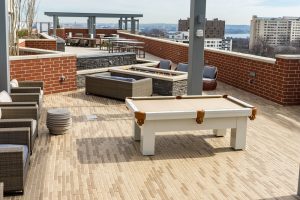 4uniononqueen_ext_amenities_rooftopday_j-prophet-3-13-17