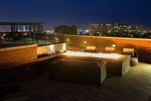 uniononqueen_ext_amenities_rooftopnight_j-prophet-3-13-17