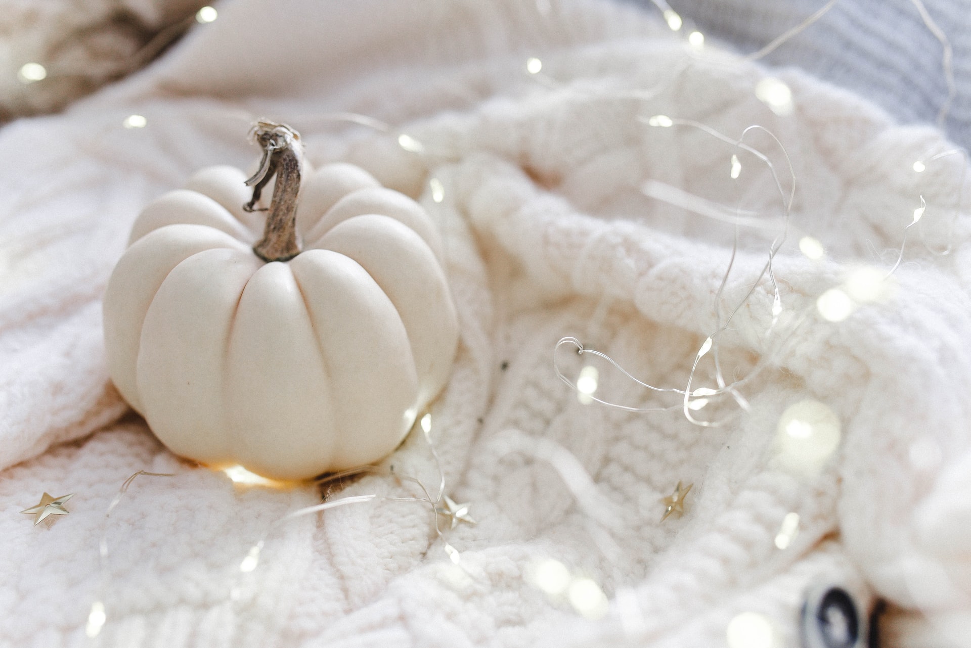 Blog Thumbnail of How to Make Your Apartment Extra Cozy for Autumn