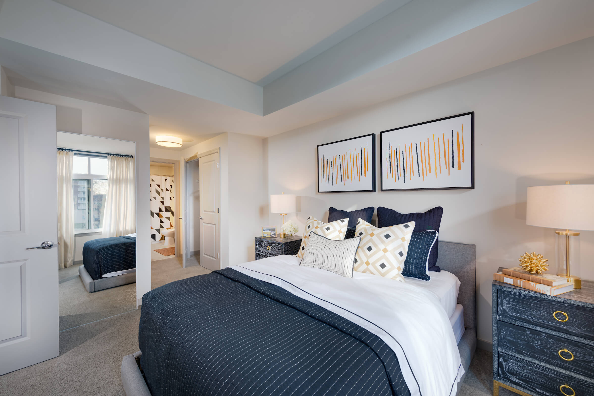 Discover tastefully appointed studio to 2-bedroom apartments at Union on Queen.